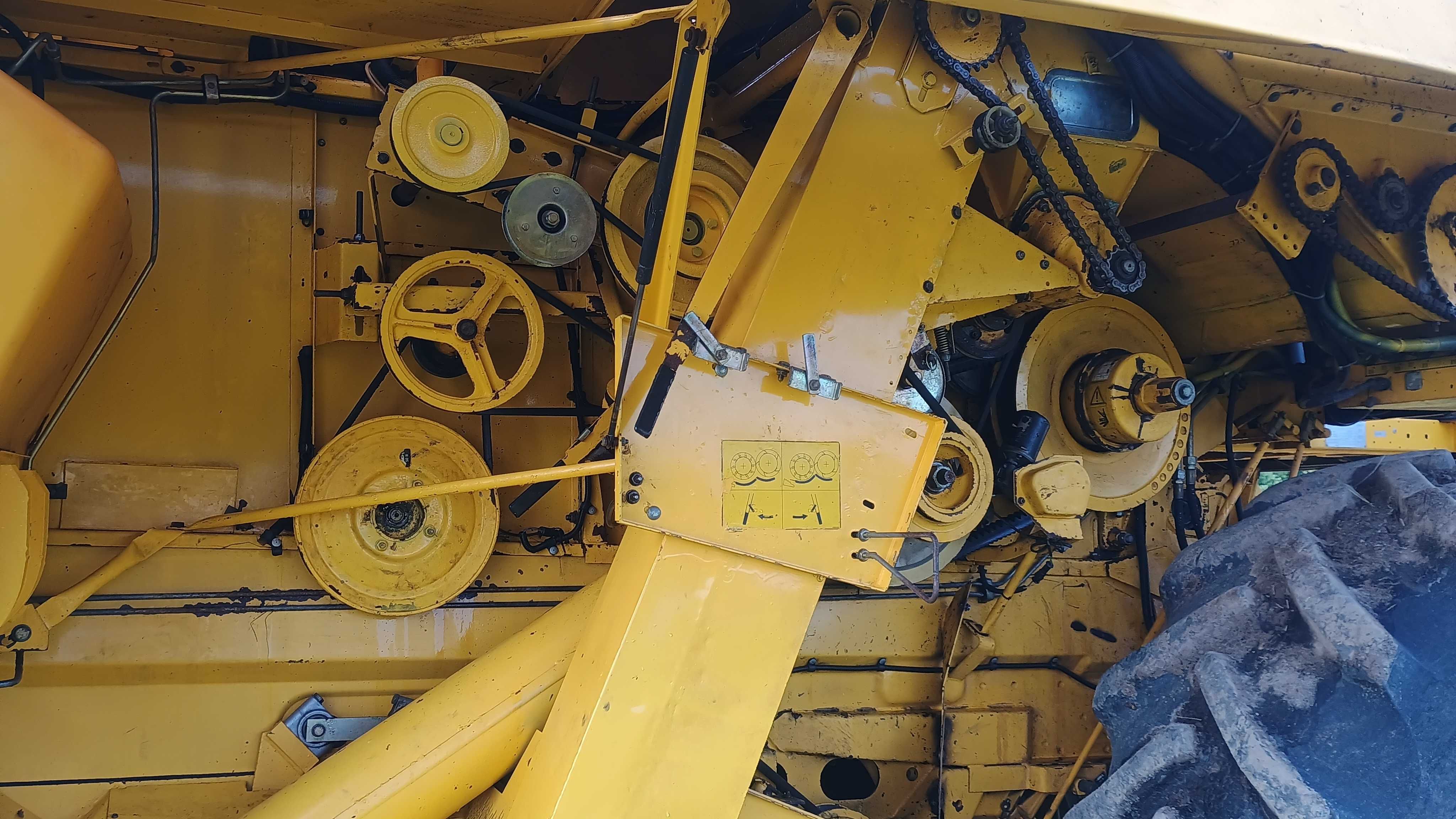 комбайн NEW HOLLAND TX68