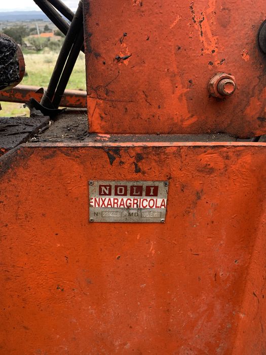 Máquina Azeitona + Trator Nuffield Universal