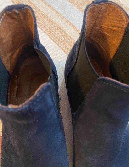 Botinha camursa rasa