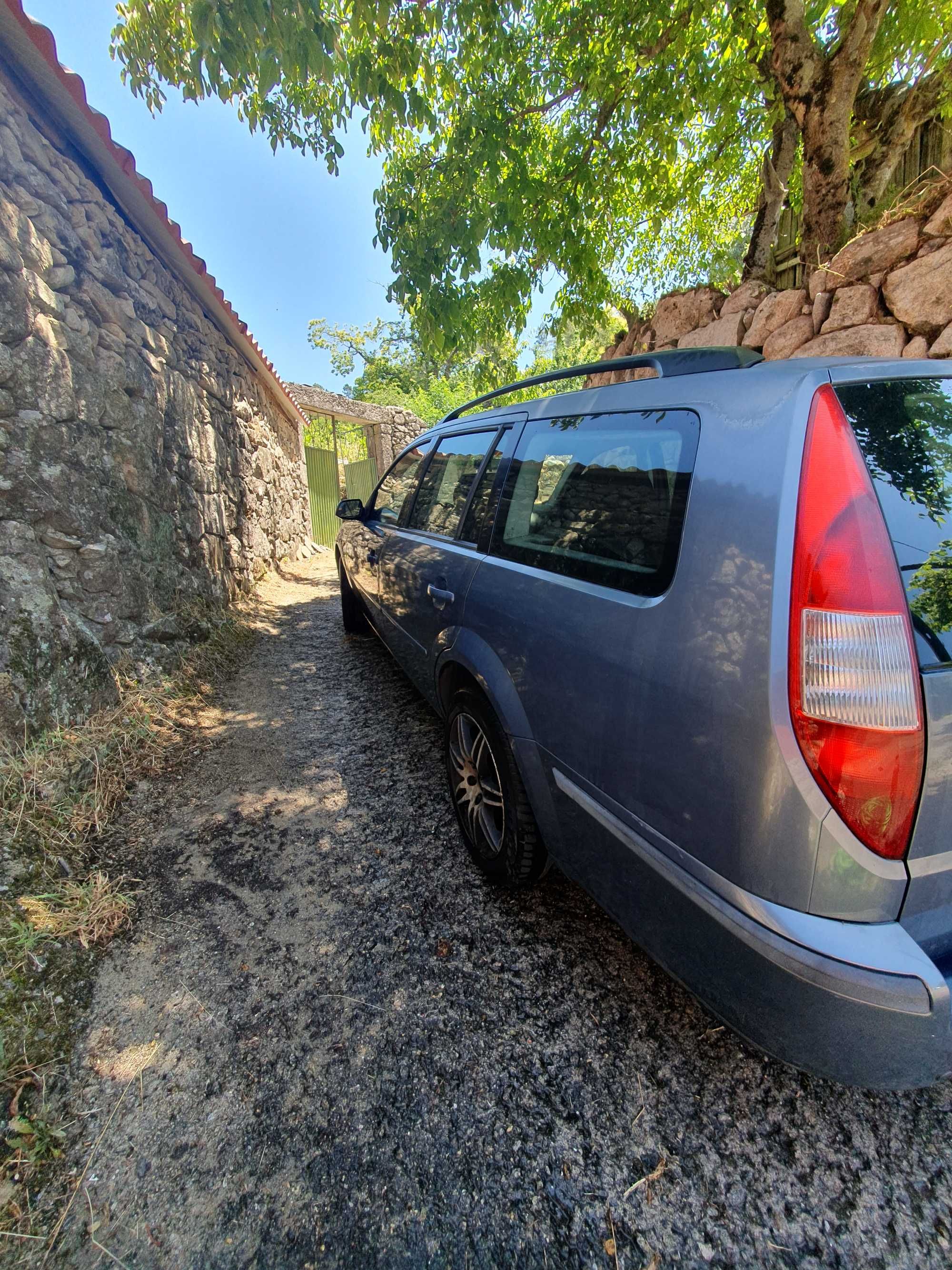 Ford Mondeo Carrinha 2001 – Funciona mas Precisa de Reparações