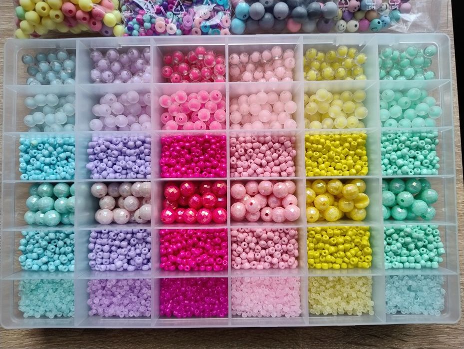 Koraliki i zawieszki do bransoletek