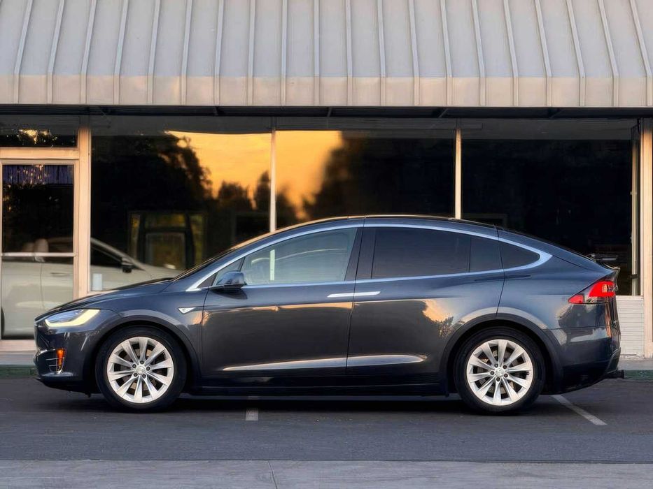 Tesla Model X      2016