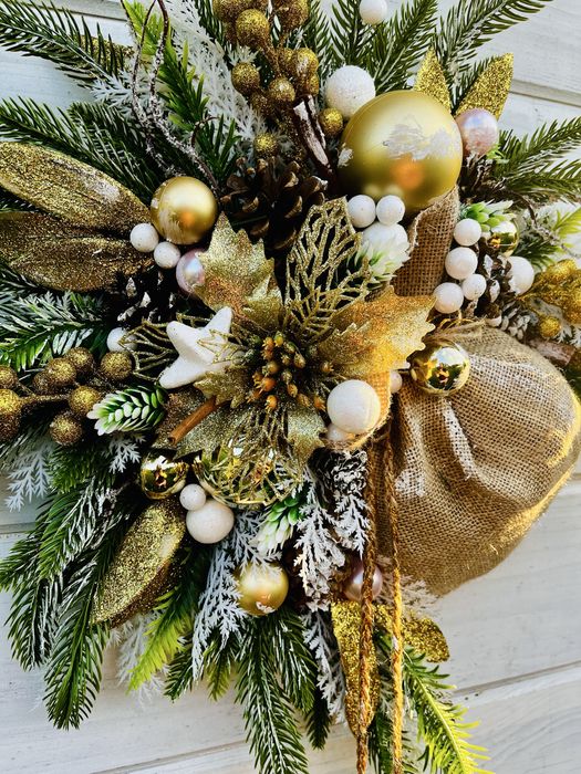 Piękny złoto zielony, oryginalny wianek bożonarodzeniowy na drzwi