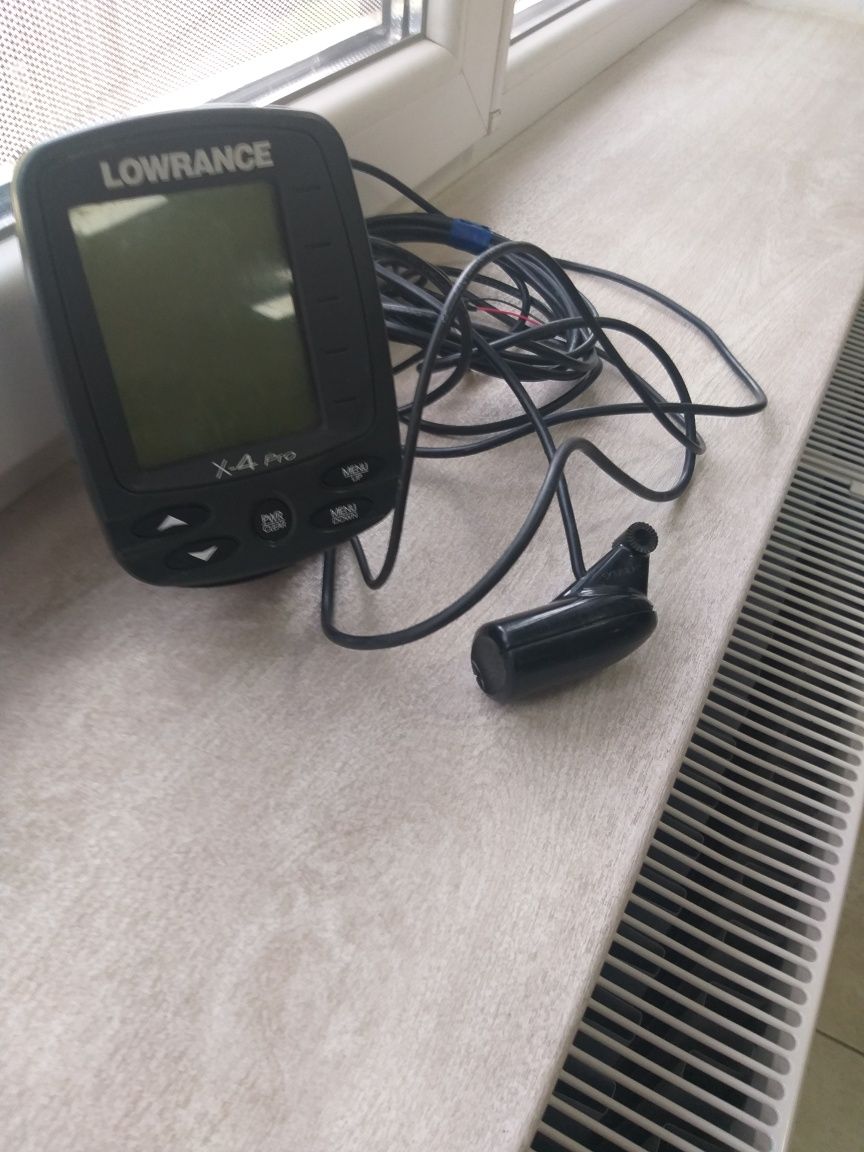 Ехолот Lowrance 4X pro