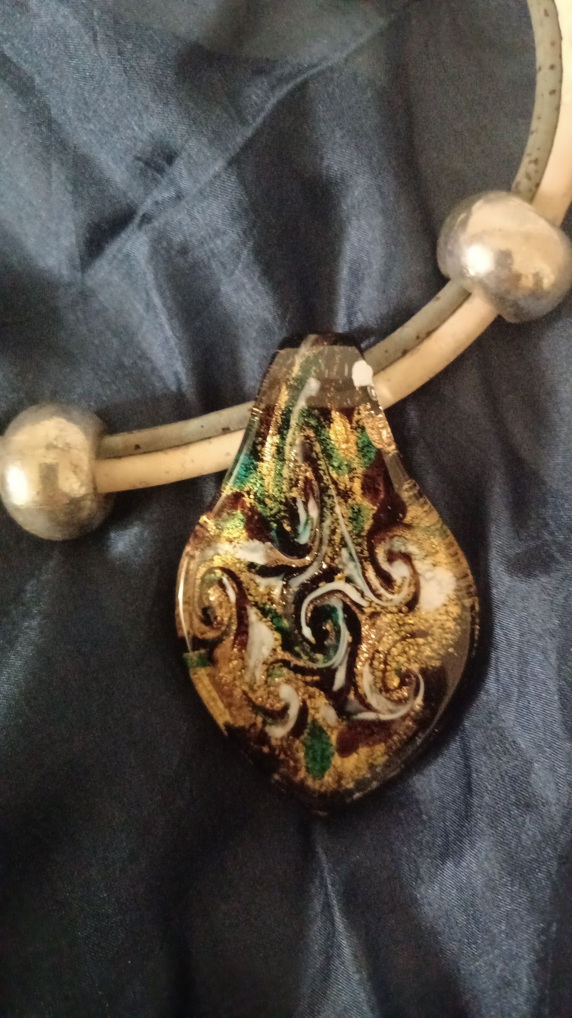 Colar artesanal com pendente