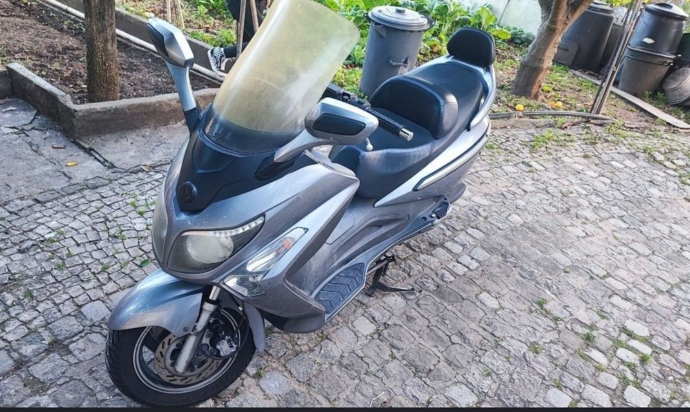 SYM GTS 125 para peças (2010 carburador)