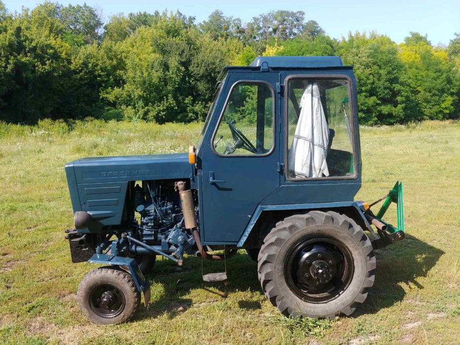 Саморобний трактор з повним навісним обладнання