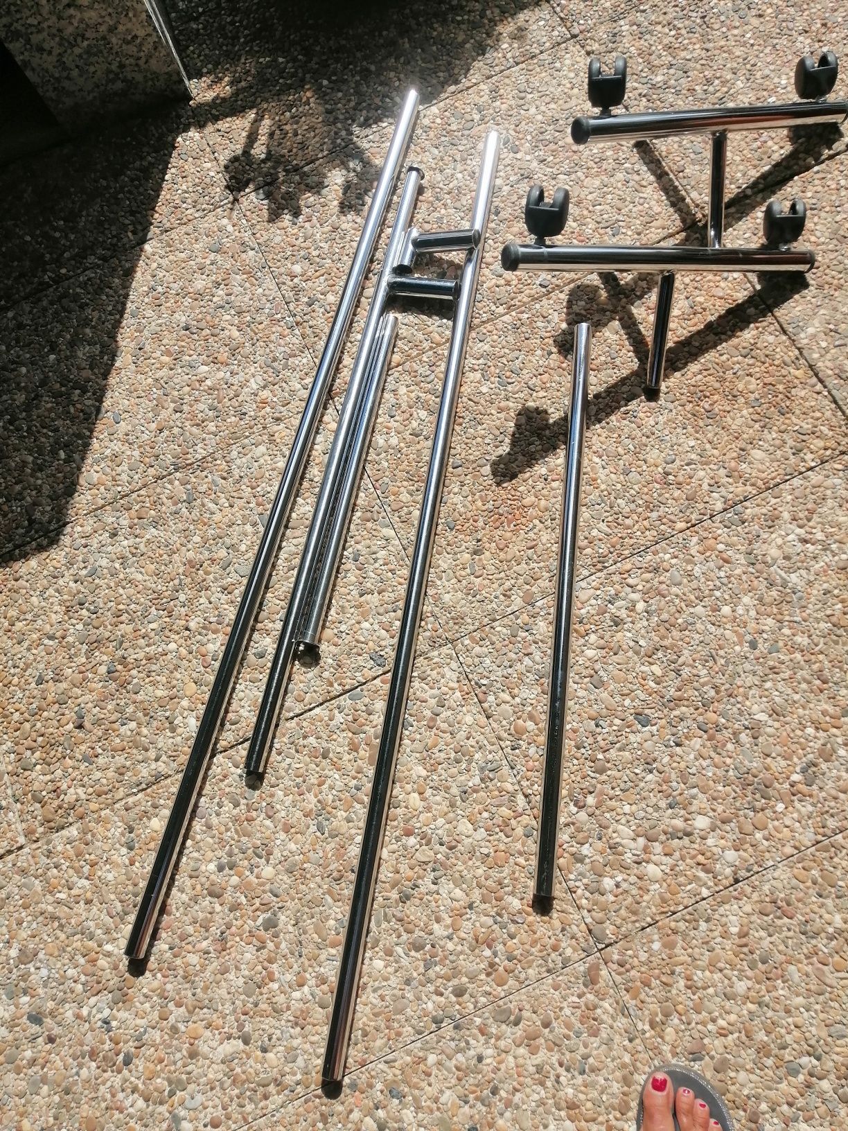 Charriot/suporte para crosetas de metal super maciço inoxidável.
Taman
