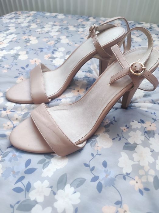 Босоніжки жіночі