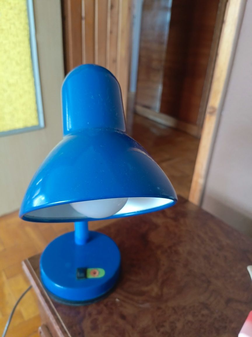 Lampka biurkowa niebieska