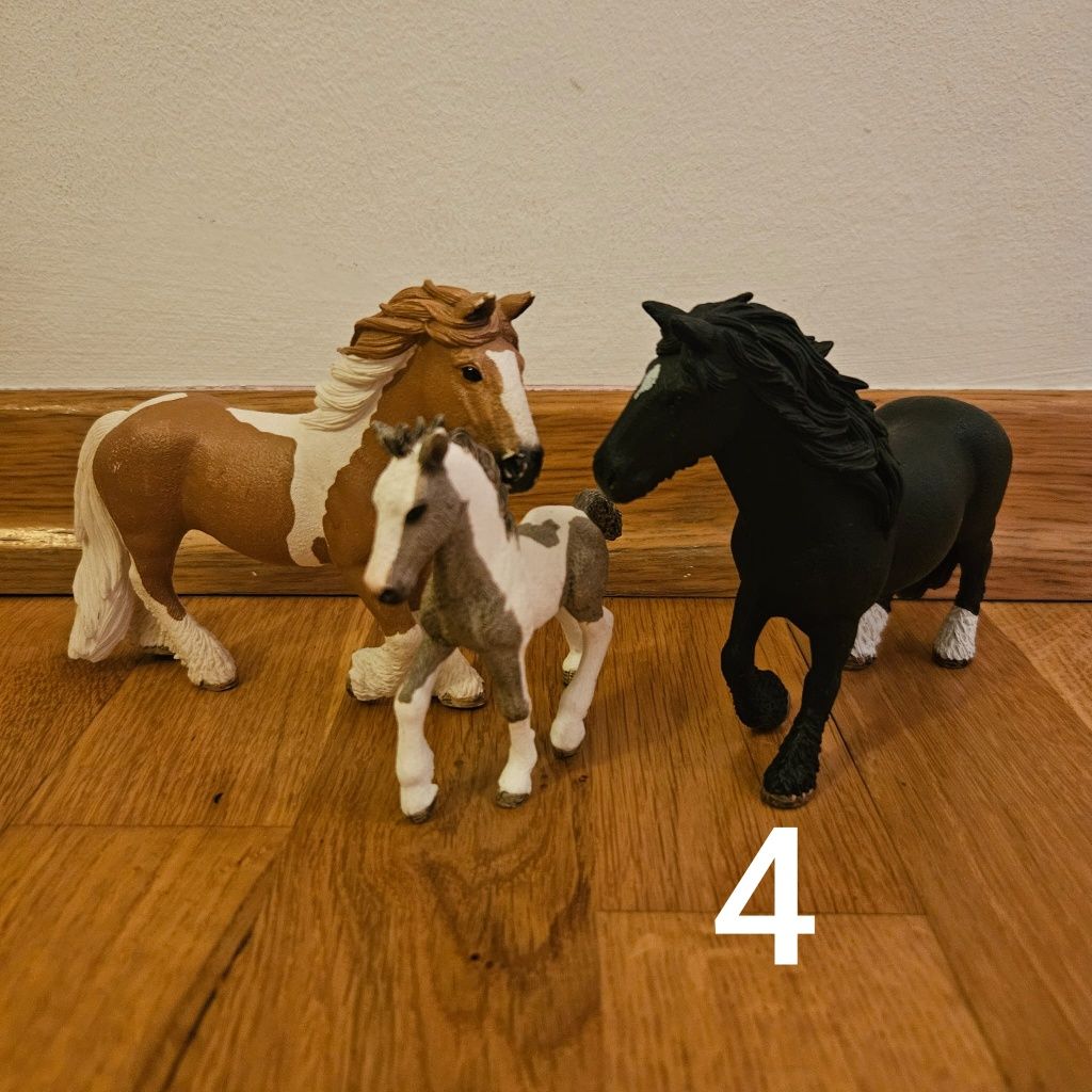 Zestawy figurek koni ze źrebakami |Schleich|