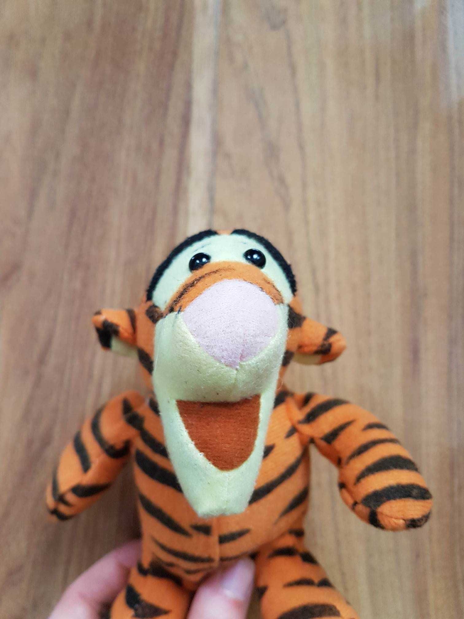 Pluszowy Tygrysek Kubuś Puchatek Disney maskotka pluszak zabawka