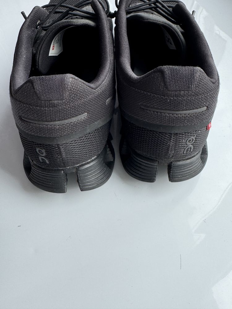 Кроссовки On Cloud Running Black Swiss Engineering