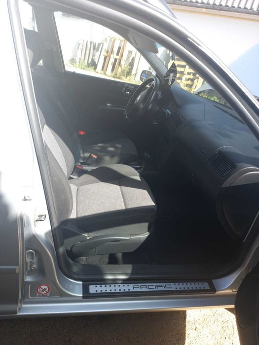 Продам автомобільVolkswagen Golf 2004 універсал