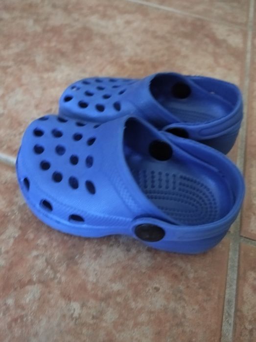 Sandálias/chinelos tamanho 19