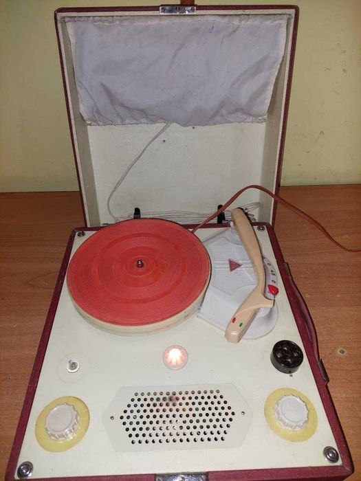 Gramofon kultowy Karolinka 1953 r. rzadki egzemplarz.
