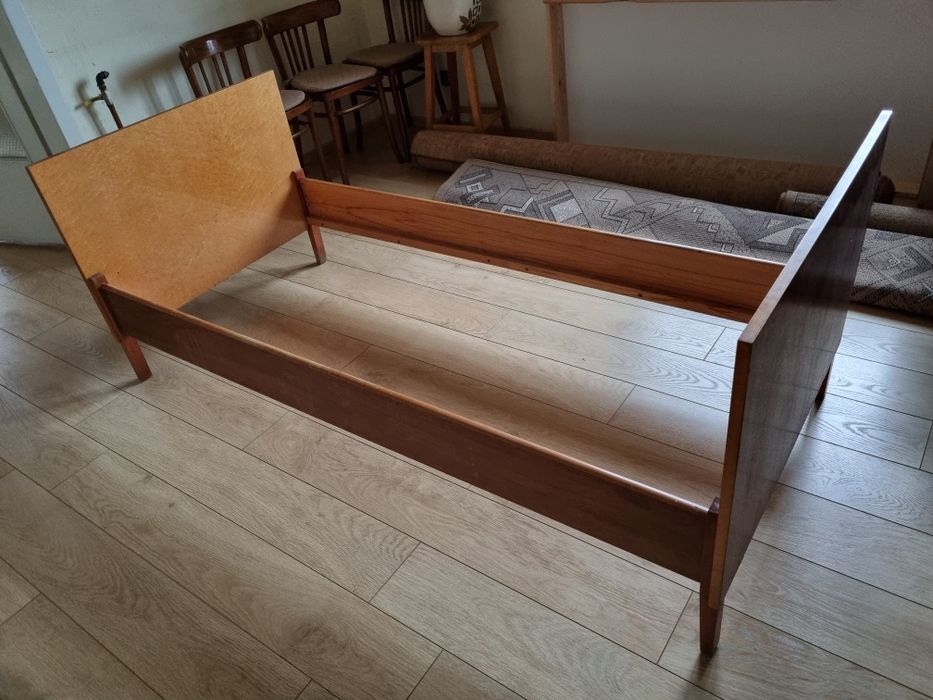Łóżko jednoosobowe retro - wysoki połysk