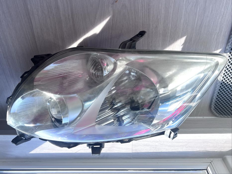 Фара передня ліва Toyota Auris 2006-2009