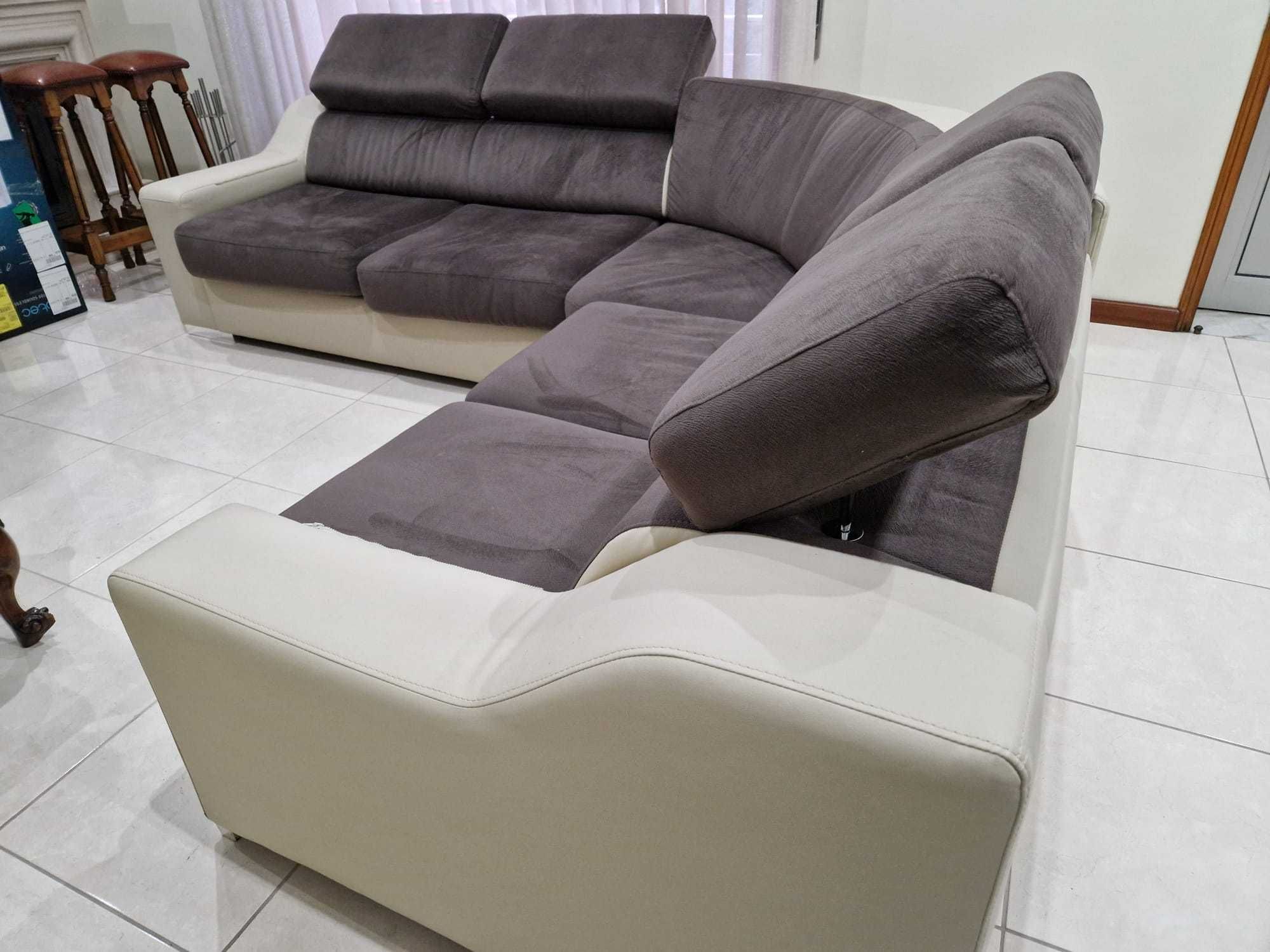 Sofá de canto moderno 2,7x2,4m! (Tecido castanho e pele bege)