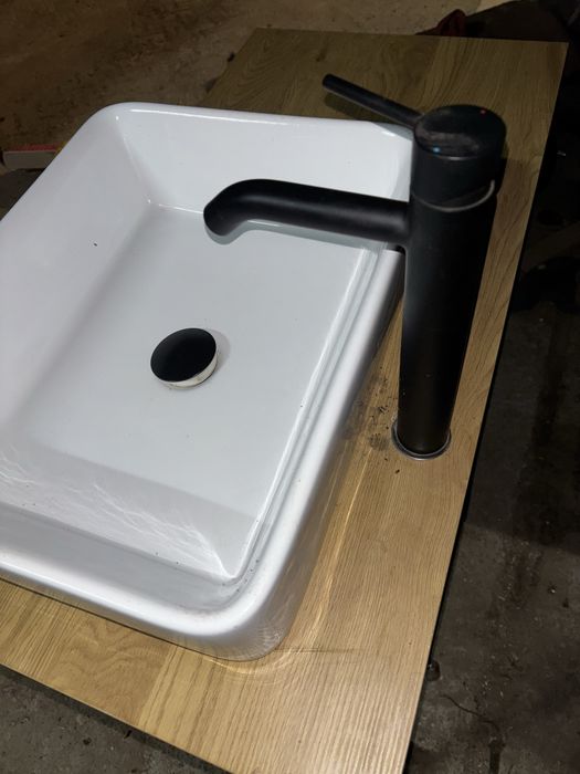 Umywalka z baterią nie używana