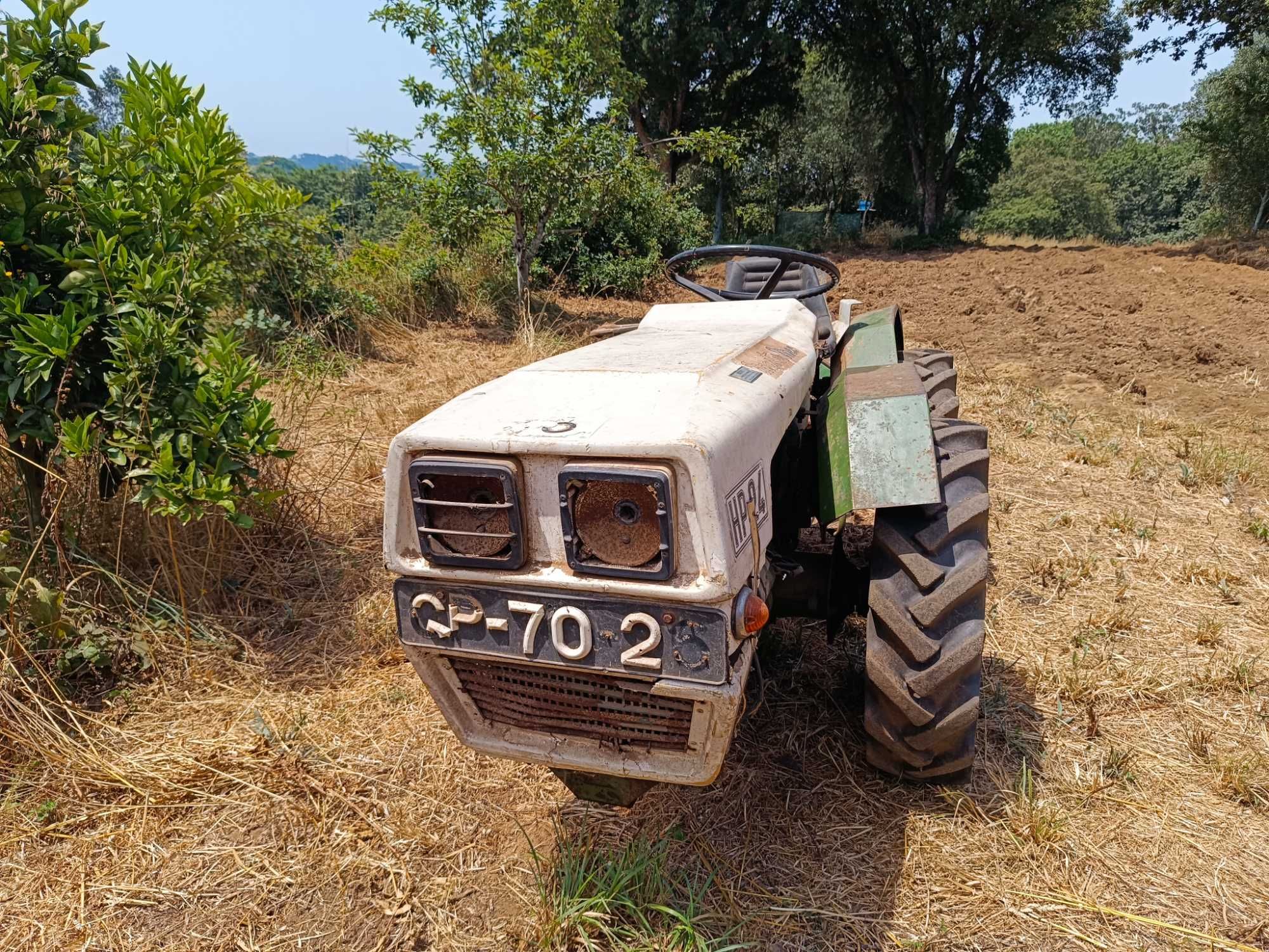 A venda trator Adriatica 24 cavalos para peças com frese e charrua