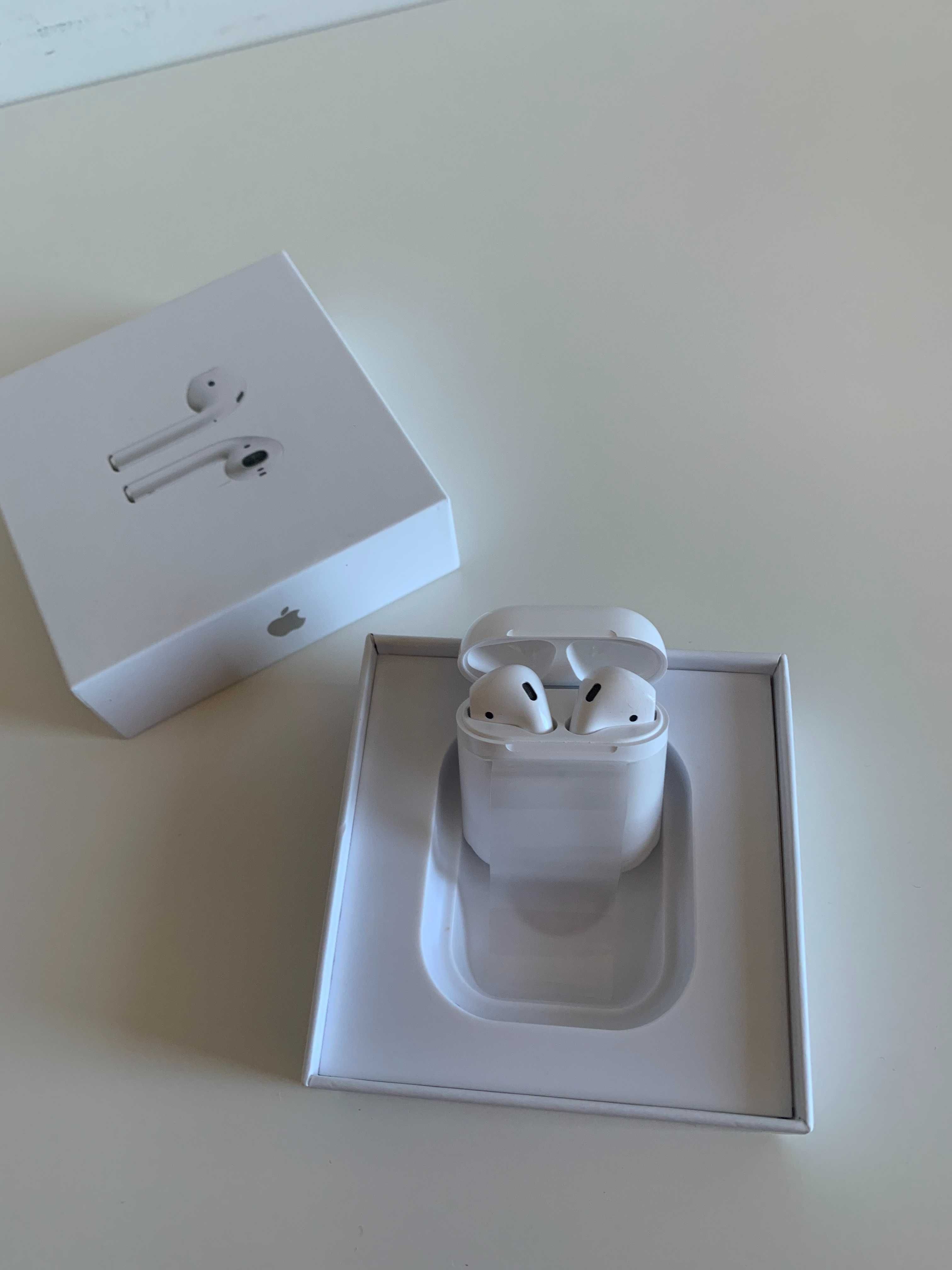 Apple Airpods Gen 2 - wireless charger