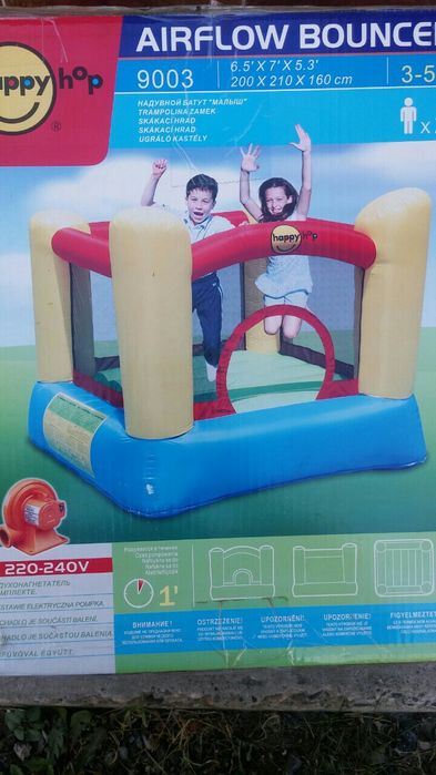 Батут надувний з компрессором.