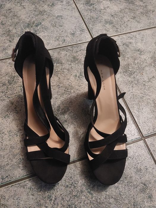 Sandały na słupku roz 42 New Look