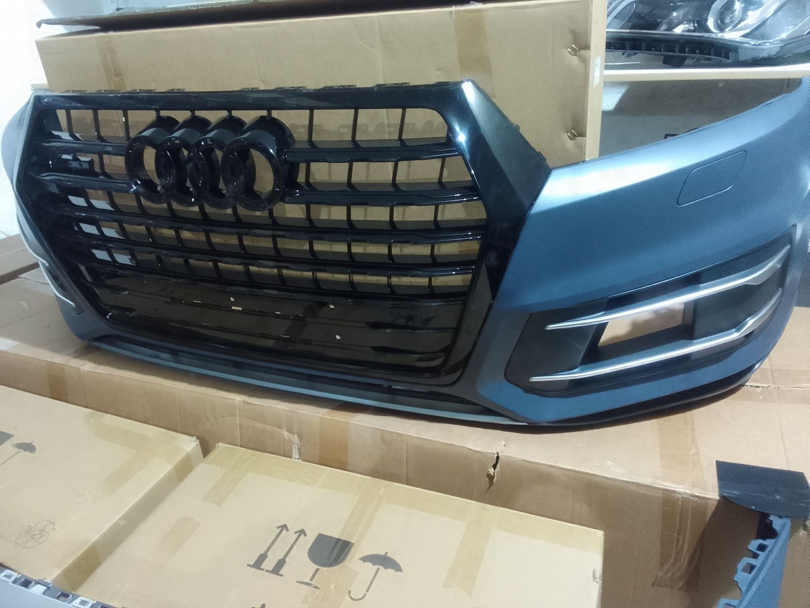 Бампер Ауди Ку 7 Audi Q 7 решетка