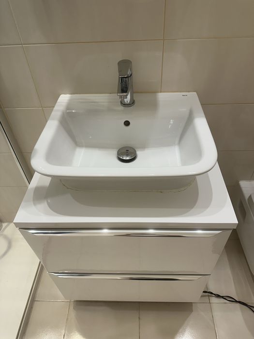 Szafks podwieszana do łazienki