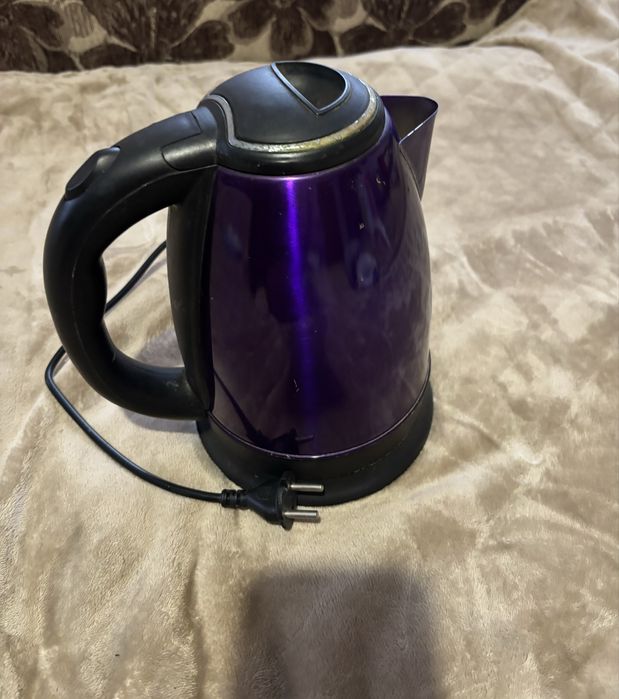 Електрочайник фіолетовий