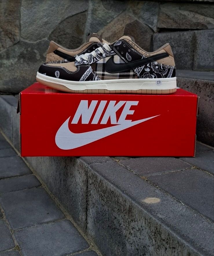 Кросівки чоловічі Nike SB Dunk Low Travis Scott