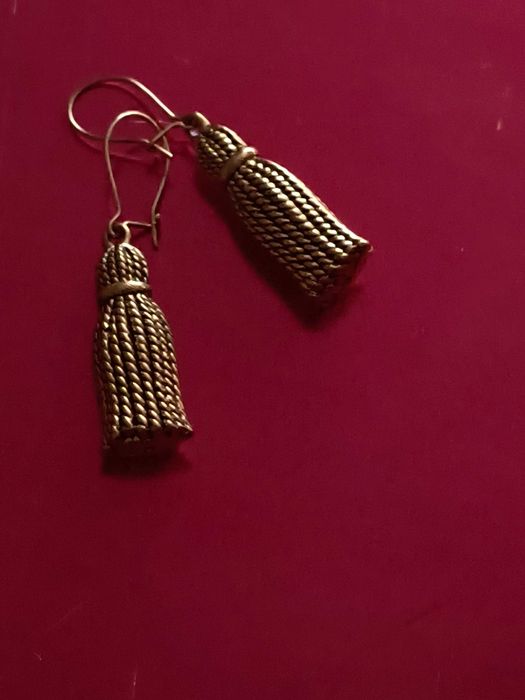 Lekkie kolczyki wiszące PRL nowe kolor złoty chwosty na bal imprezę