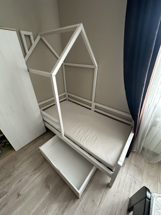 Ліжко дитяче.