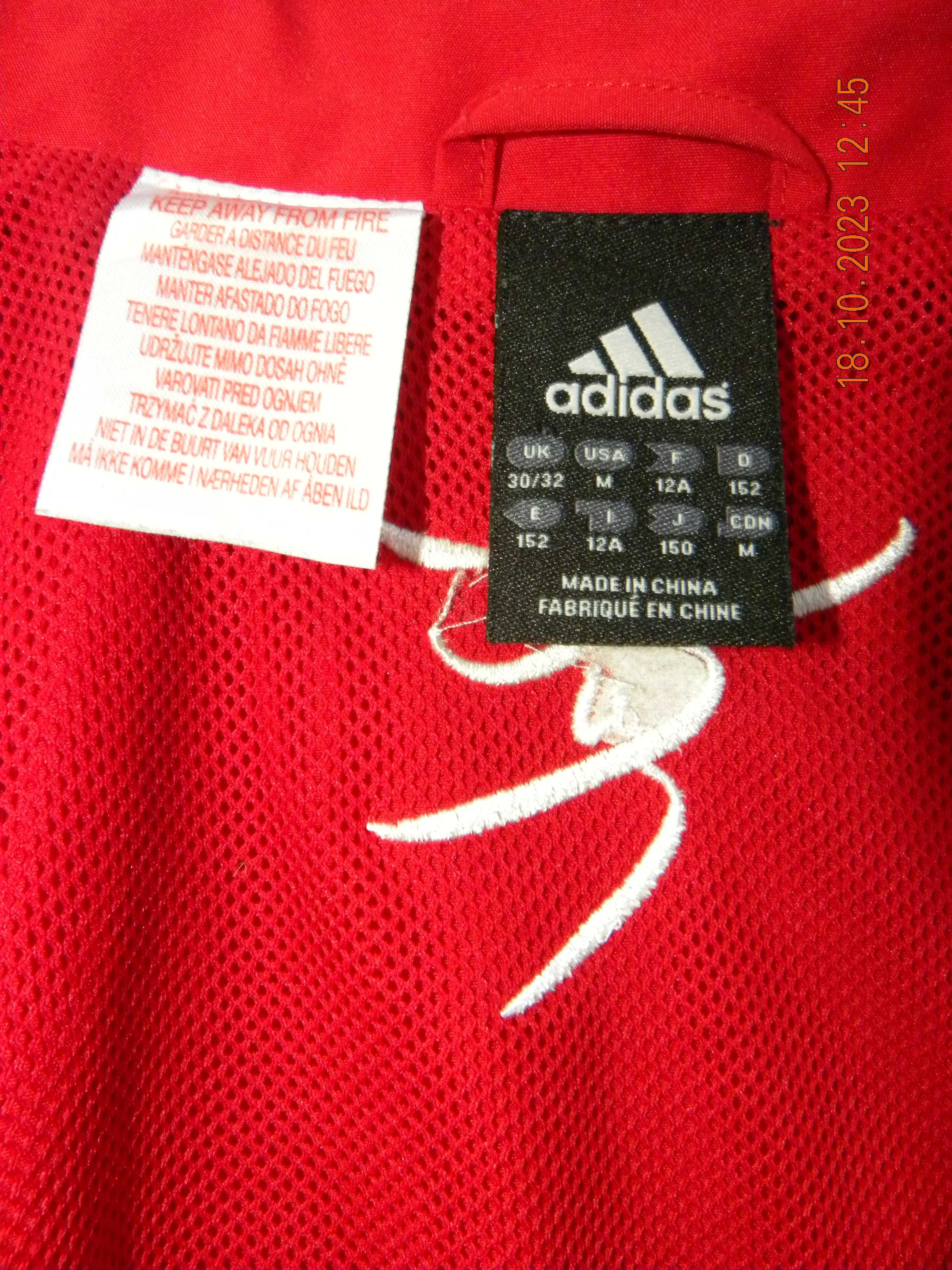 Adidas - kurtka czerwono-czarna z białymi paskami