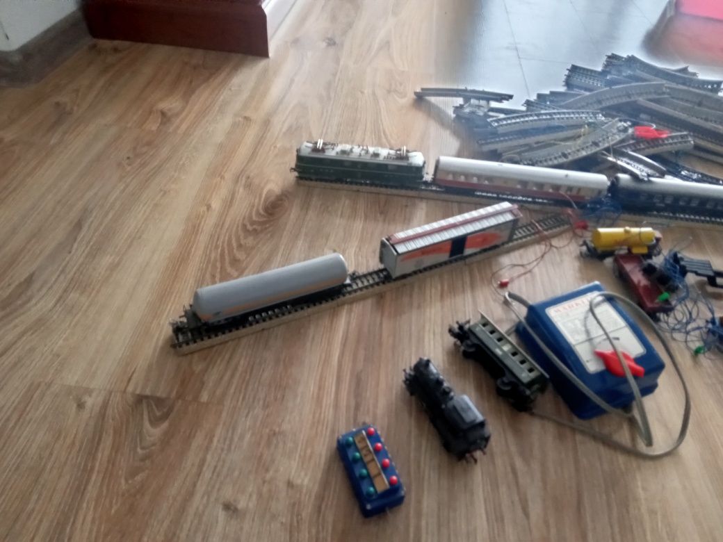 Kolejka elektryczna metalowa