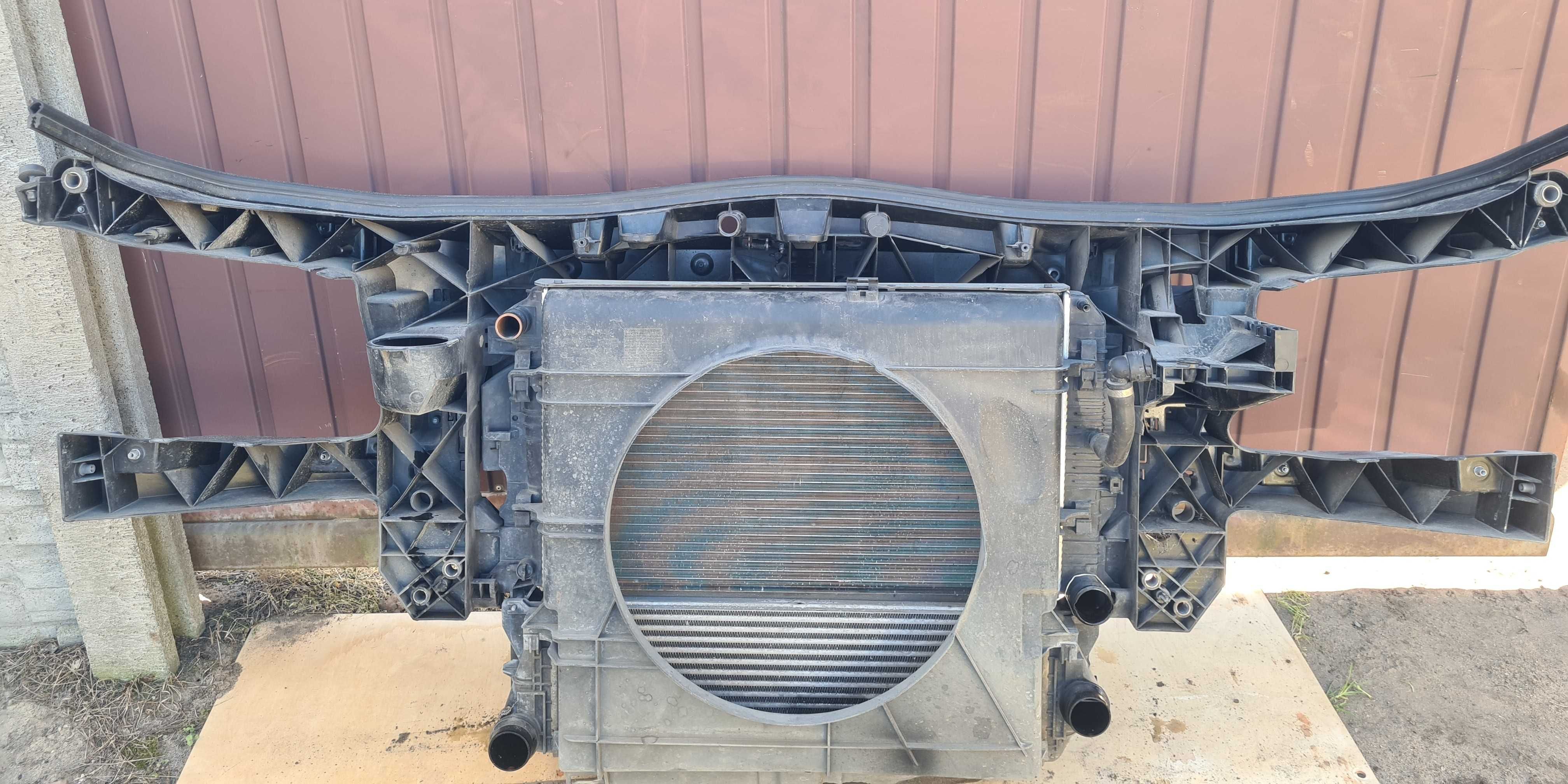 Mercedes Sprinter W907 W910 2.2 pas przedni komplet chłodnic obudowa