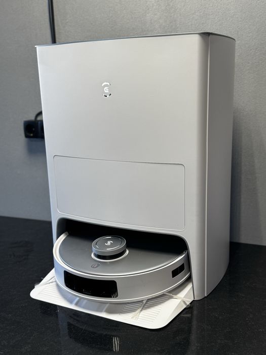 Робот пилосос Ecovacs Deebot Ozmo T20 OMNI