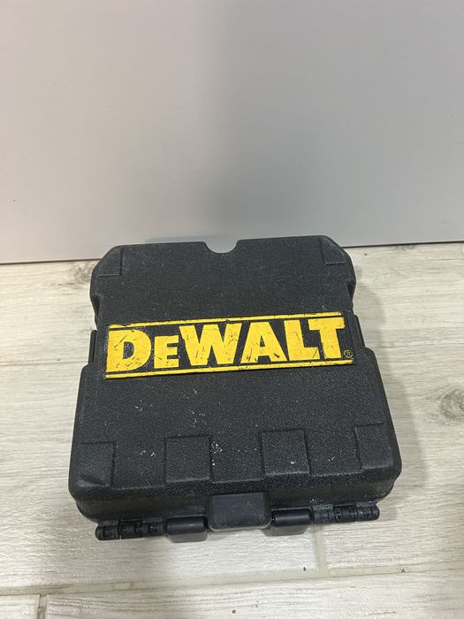 Лінійний лазарний рівень DeWALT DW087
