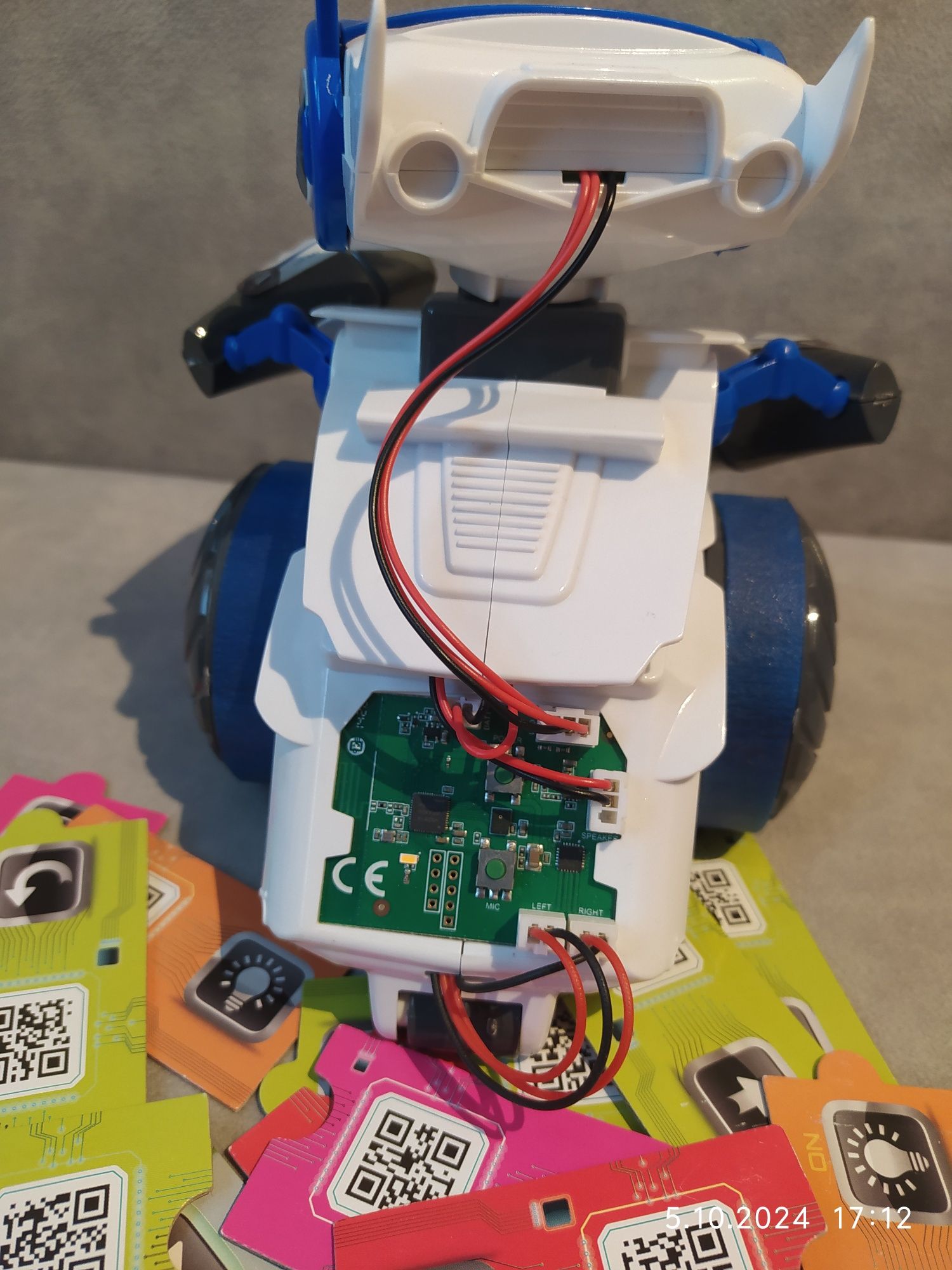 Clementoni Mówiący Cyber Robot kodowanie