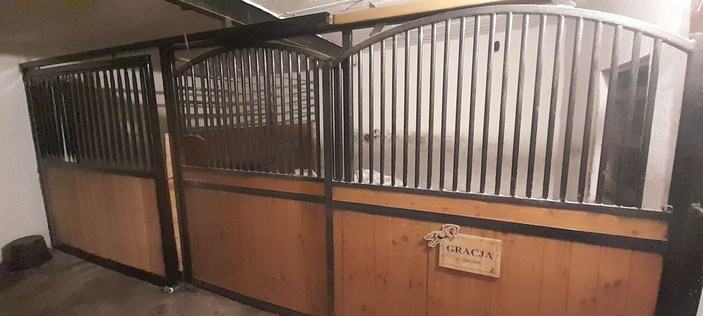 Boksy do koni bardzo mocnej konstrukcji