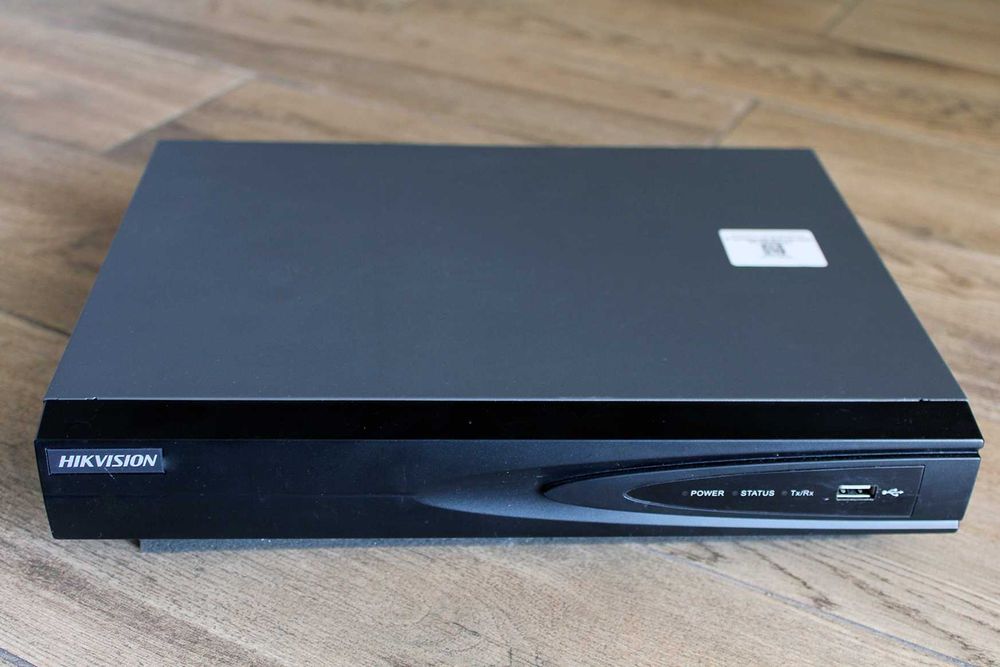 8 канальный видеорегистратор NVR Hikvision DS-7608NI-E1