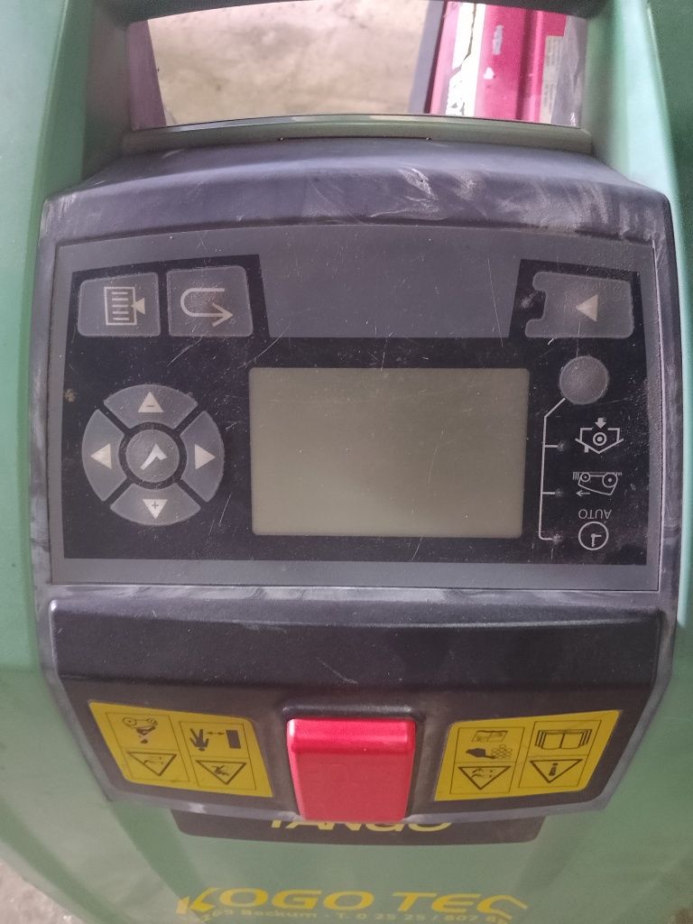 2 roboty koszące John Deere Tango E5