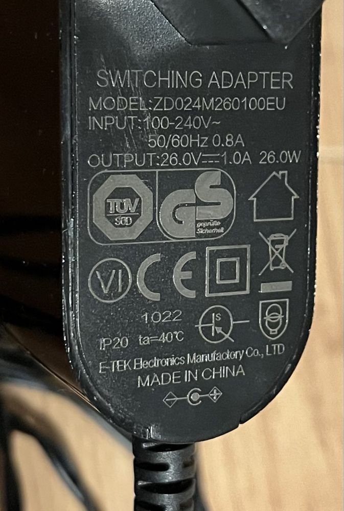 Dwa akumulatory / baterie i ładowarka do odkurzacza hoover hf 500