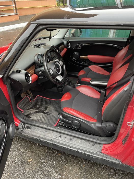 Продаеться міні купер на повному ходу !