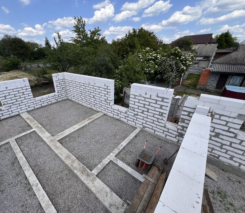 Продаж сучасного недобудованого будинку