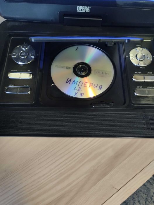 Продам  портативный ДВД