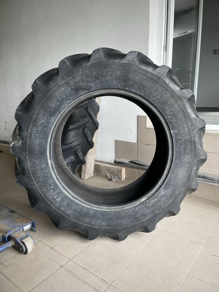Opony Goodyear 123A8/120B 13.6R28