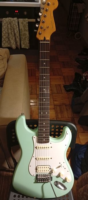 Guitarra Eletrica Stratocaster HSS