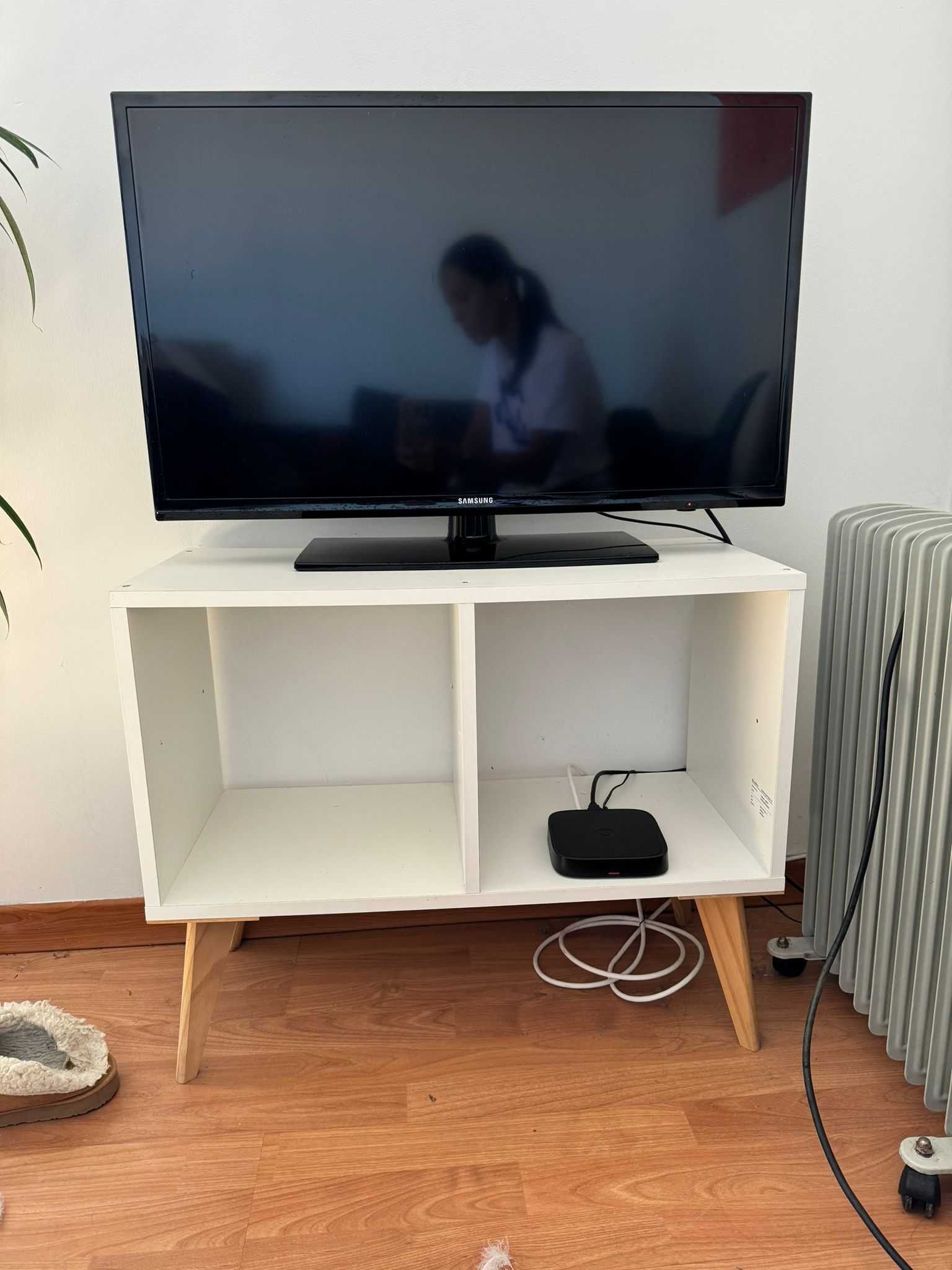Móvel TV Branco Pequeno